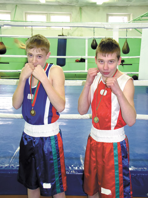 бронзовые призеры Андрей Поплавский (СШ №1) и Владислав Валеватый (гимназия)
