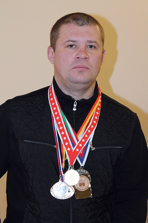 Олег Островский