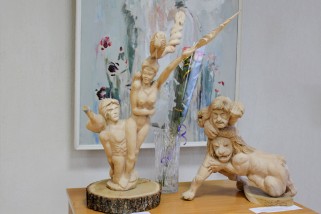 В картинной галерее проходит выставка деревянных скульптур