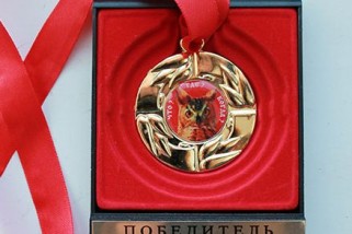 Кубок интеллектуального турнира завоевала команда «Без комментариев»