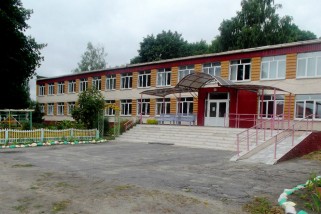 Современное здание школы. Открыто в 1971 году.