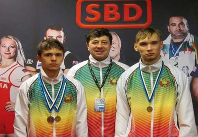 Константин Шабуневич и Юрий Шакун с тренером Сергеем Яновым