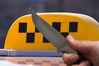 Пассажир такси угрожал водителю ножом