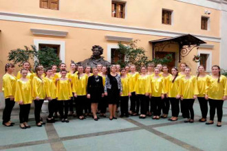 Участники образцового концертного детского хора Светлогорской школы искусств.