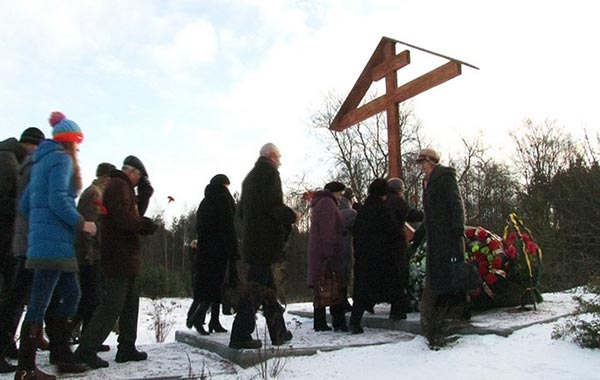 Братская могила воинов и жертв фашизма деревни Ола